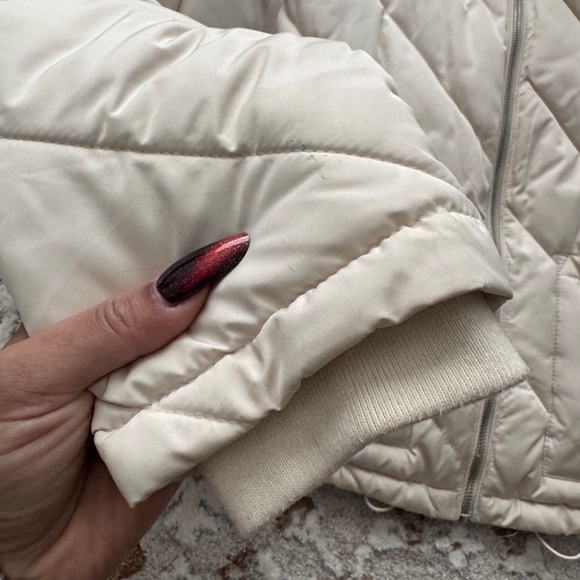 Zara Women's Beige Puffer Jacket - Picture 4 of 10